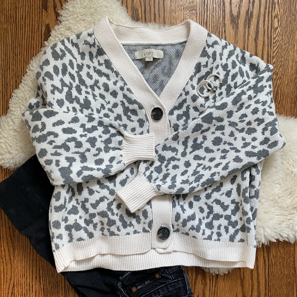 Loft Cropped cardigan in leopard knit